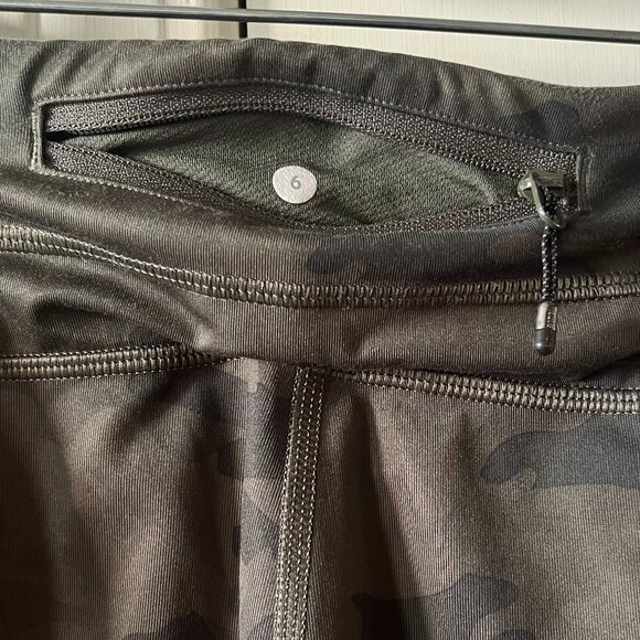 Lululemon Run Inspire Crop II Savasana Camo Size 6 - Picture 6 of 7